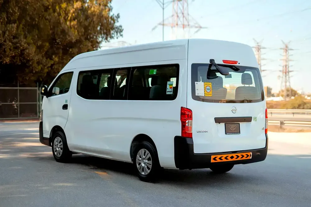 High-Roof 13-Seater Passenger Van | Manual | GCC Specs | Ref#N67836 - Image 4