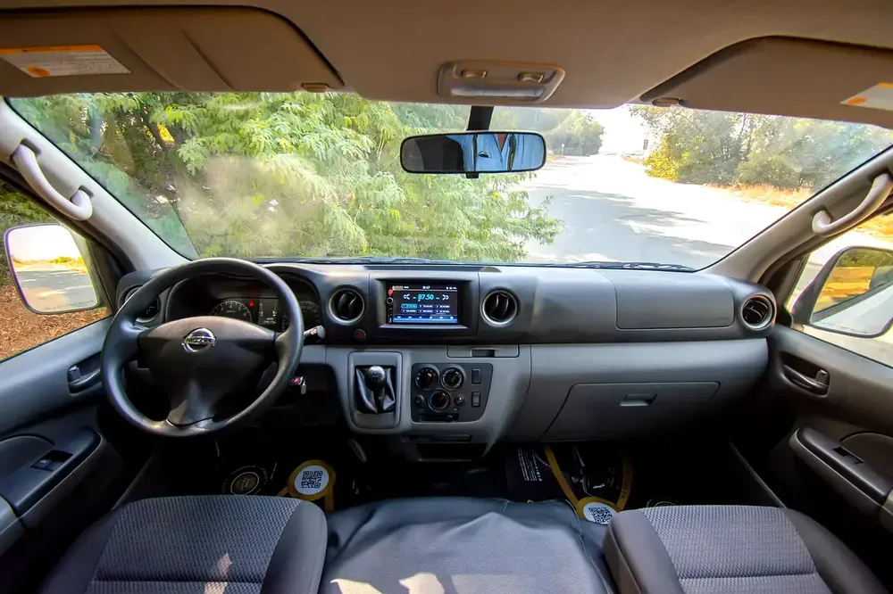 High-Roof 13-Seater Passenger Van | Manual | GCC Specs | Ref#N67836 - Image 7
