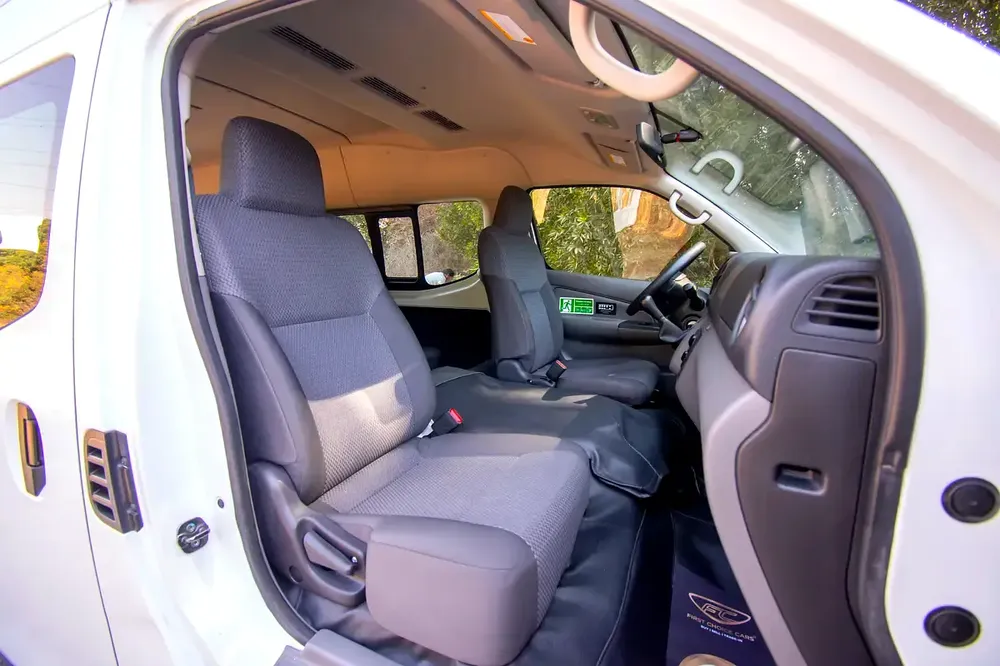 High-Roof 13-Seater Passenger Van | Manual | GCC Specs | Ref#N67836 - Image 9