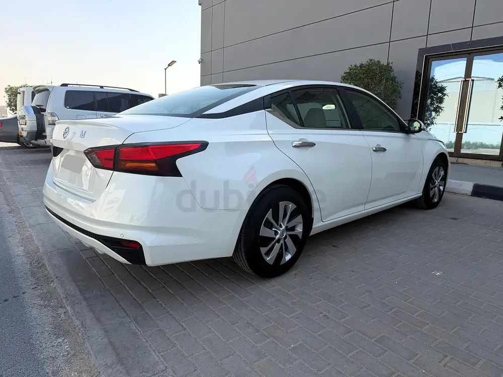 Nissan Altima GCC 15,000 KM Only - Image 5