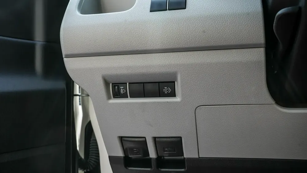 2026 Toyota Hiace High Roof 2.8L MT Diesel (13-Seat) - Image 10