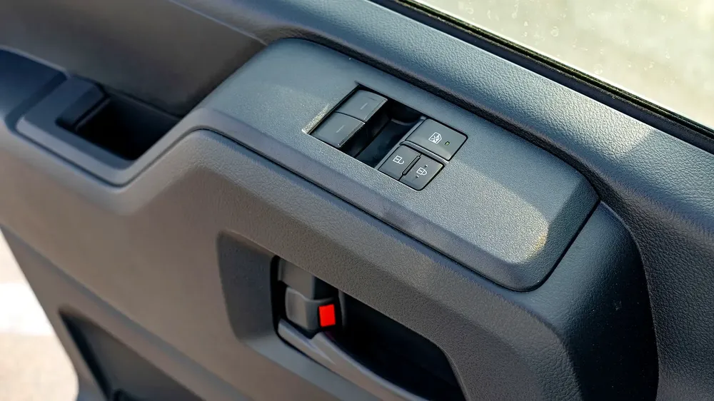 2026 Toyota Hiace High Roof 2.8L MT Diesel (13-Seat) - Image 9
