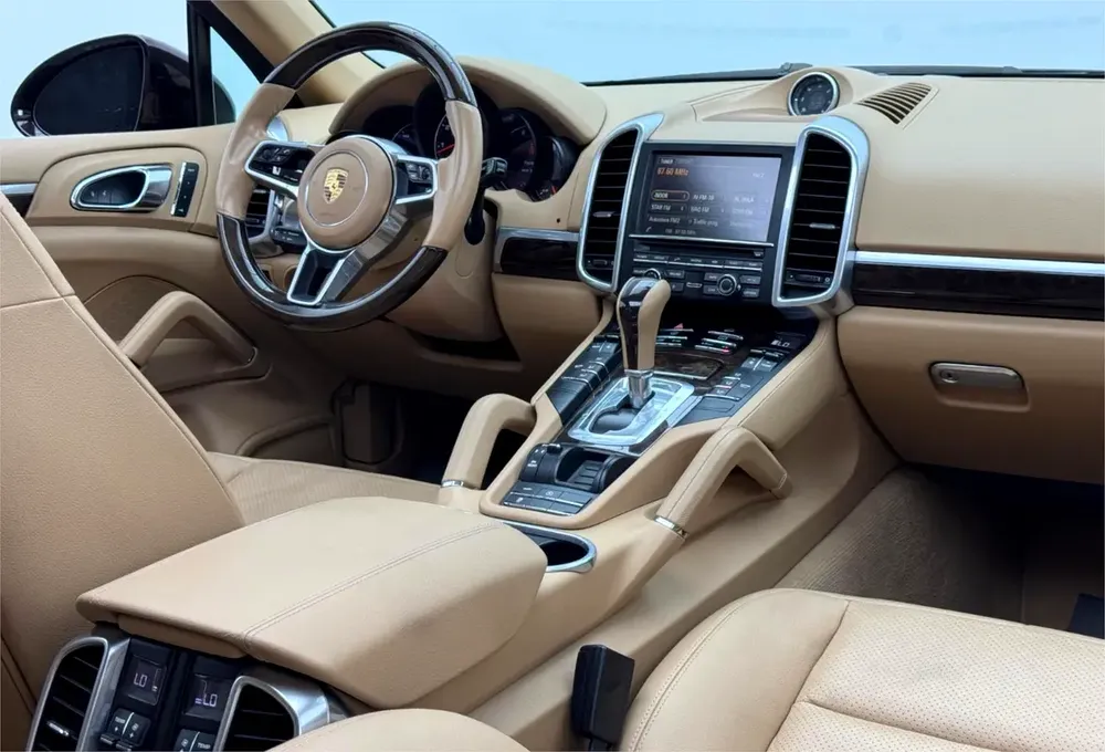 2016 Porsche Cayenne, Service History, Excellent Condition, GCC - Image 12