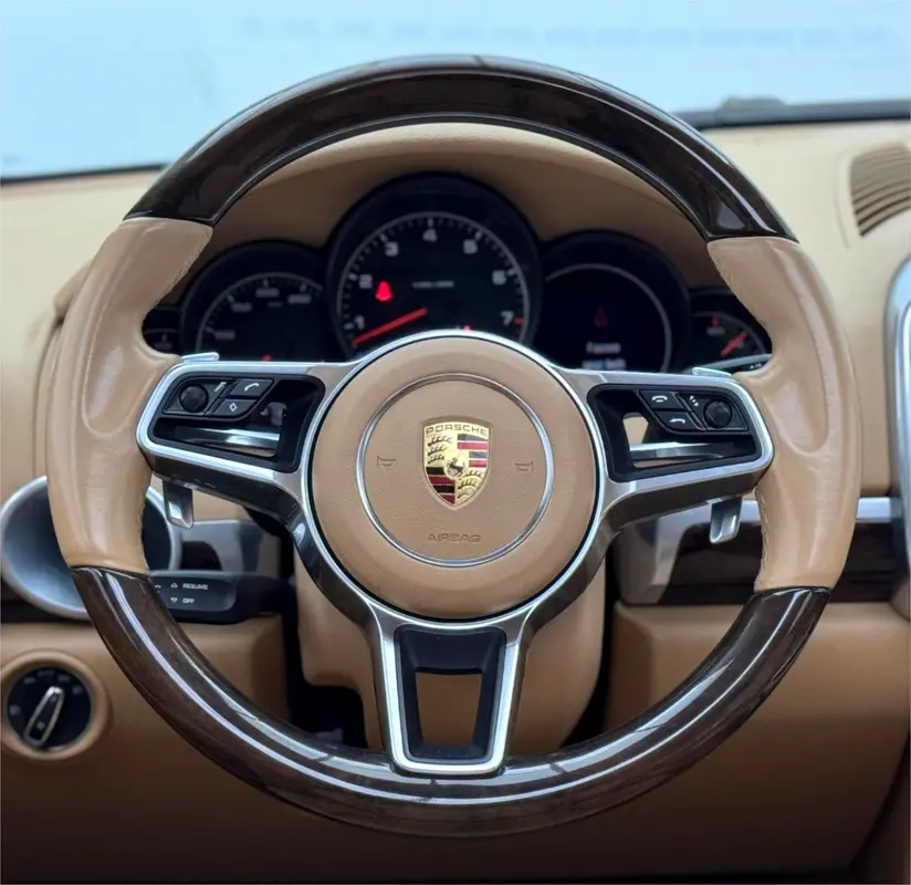 2016 Porsche Cayenne, Service History, Excellent Condition, GCC - Image 7
