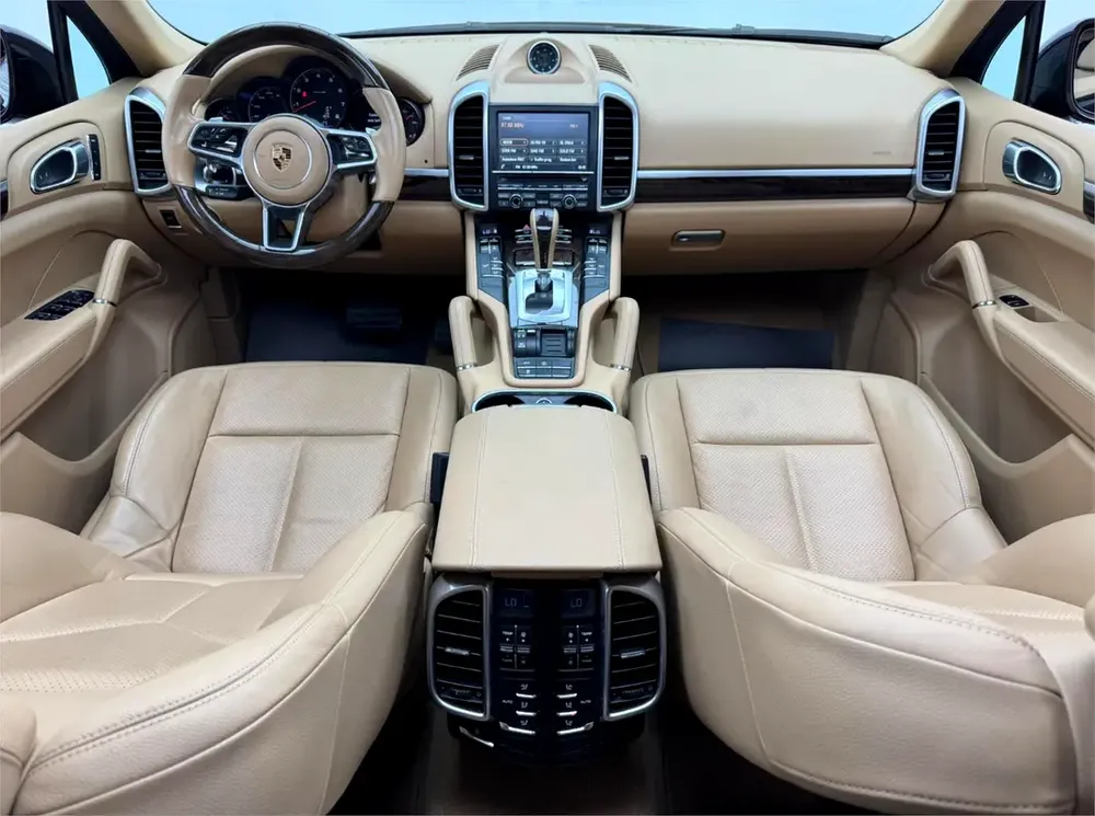 2016 Porsche Cayenne, Service History, Excellent Condition, GCC - Image 9