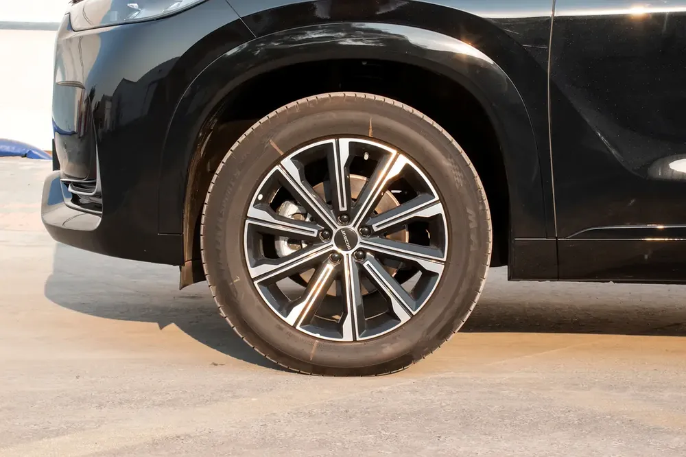 5 YEARS WARRANTY-2 YEARS / 40K SERVICE CONTRACT-0 KM-2025-GCC-0% DOWN PAYMENT - Image 13