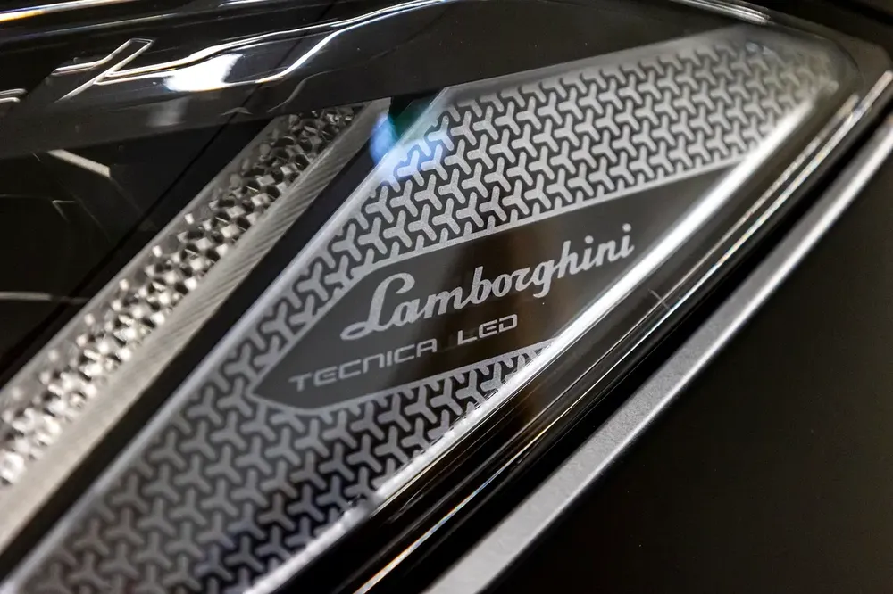 Lamborghini Urus Pearl Capsule - European Specs - Image 8