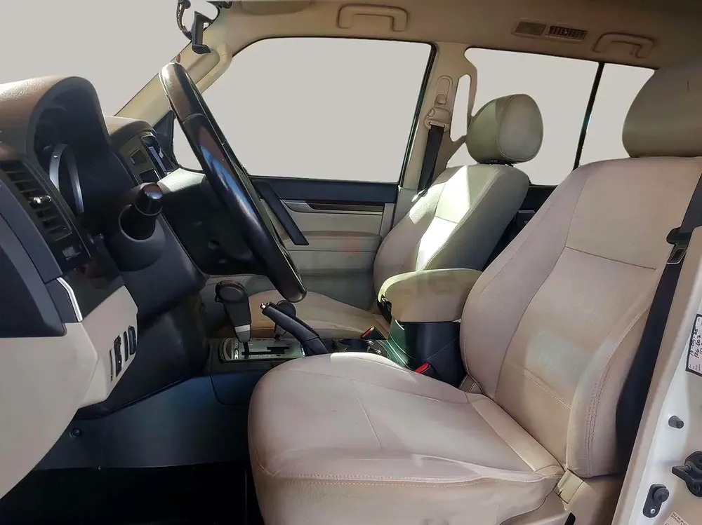 AED 964/month | 2017 Mitsubishi Pajero  | GCC Specs | Ref#457838 - Image 11