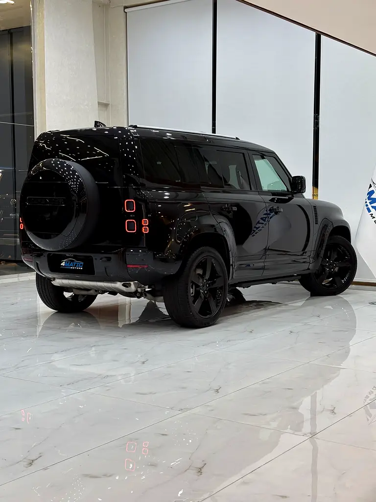 Land Rover Defender P400 X-Dynamic HSE - Image 10
