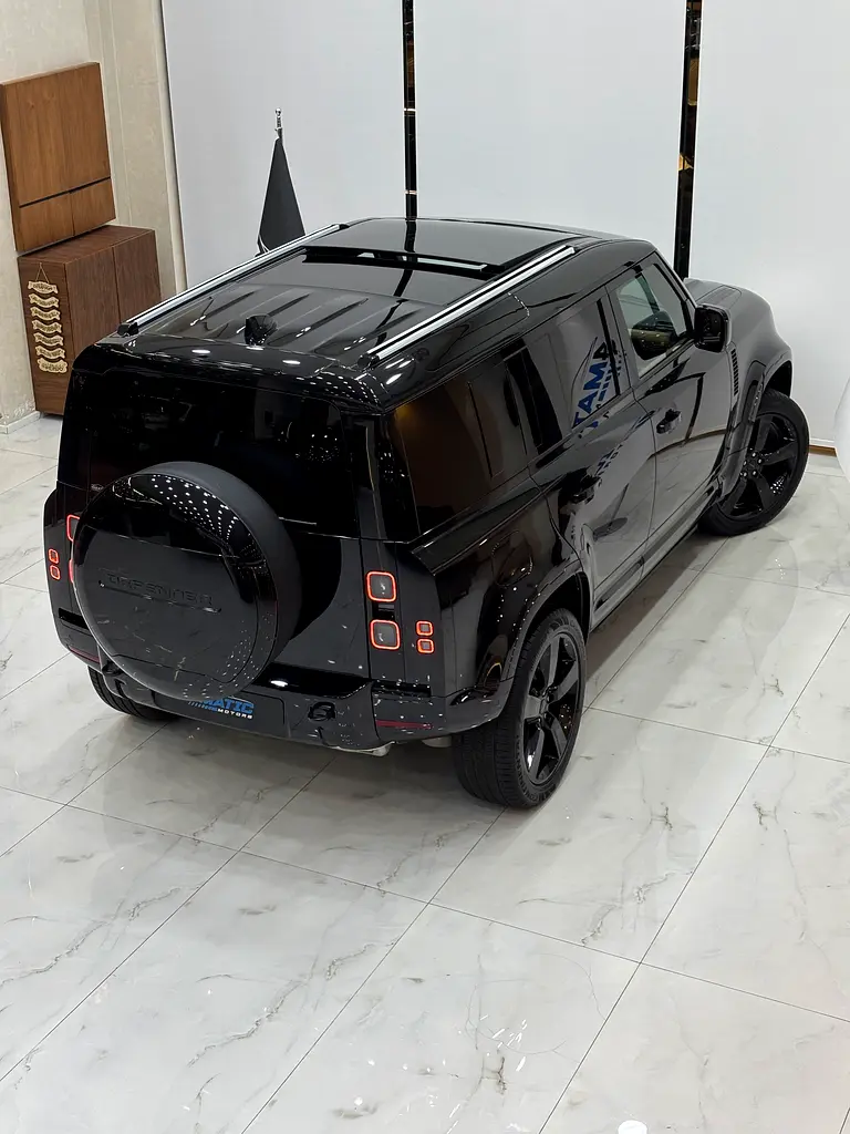 Land Rover Defender P400 X-Dynamic HSE - Image 11