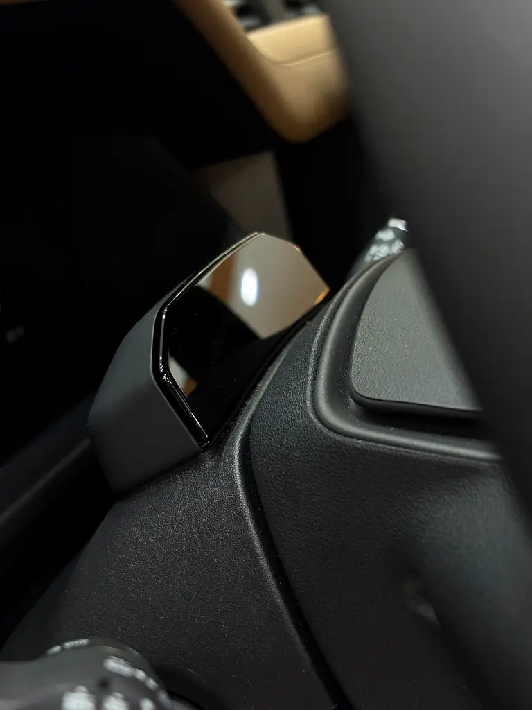 Land Rover Defender P400 X-Dynamic HSE - Image 13