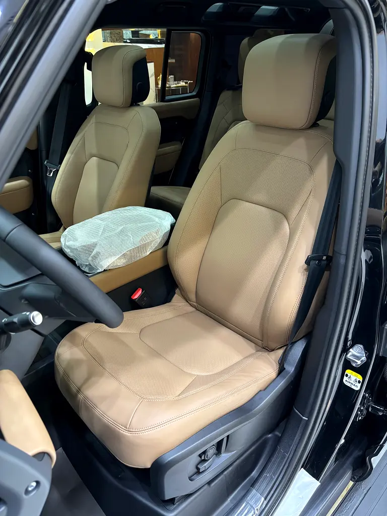 Land Rover Defender P400 X-Dynamic HSE - Image 14