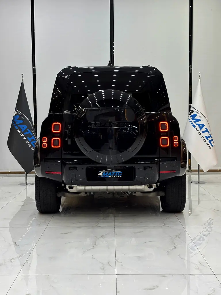 Land Rover Defender P400 X-Dynamic HSE - Image 7