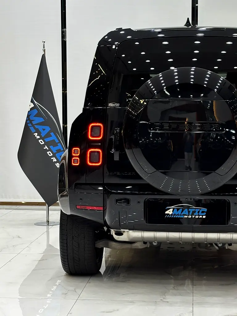 Land Rover Defender P400 X-Dynamic HSE - Image 8
