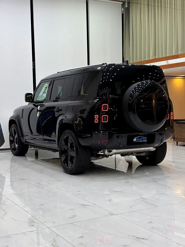 Land Rover Defender P400 X-Dynamic HSE - Image 9