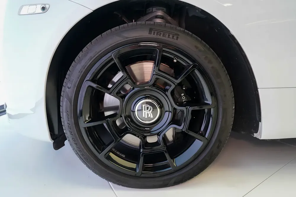 WARRANTY + SERVICE JAN 2027 | 4 BUTTONS | STARLIGHT | WRAITH BLACK BADGE - Image 6