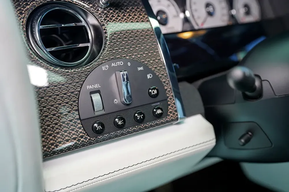 WARRANTY + SERVICE JAN 2027 | 4 BUTTONS | STARLIGHT | WRAITH BLACK BADGE - Image 9