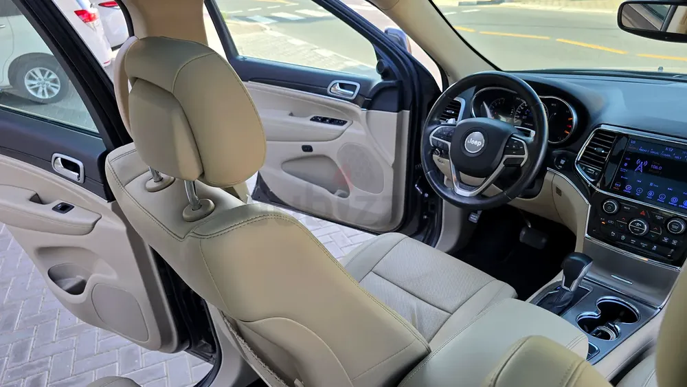 Jeep Grand Cherokee v6 Limited Full Service Agency - Image 11
