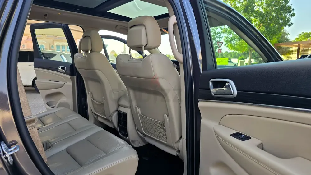 Jeep Grand Cherokee v6 Limited Full Service Agency - Image 13