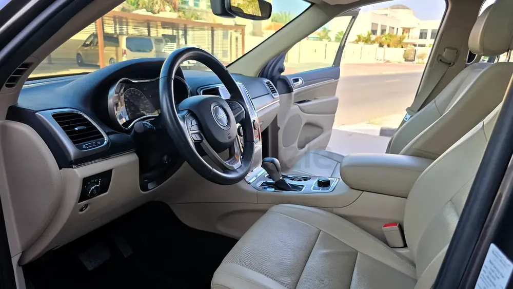 Jeep Grand Cherokee v6 Limited Full Service Agency - Image 15