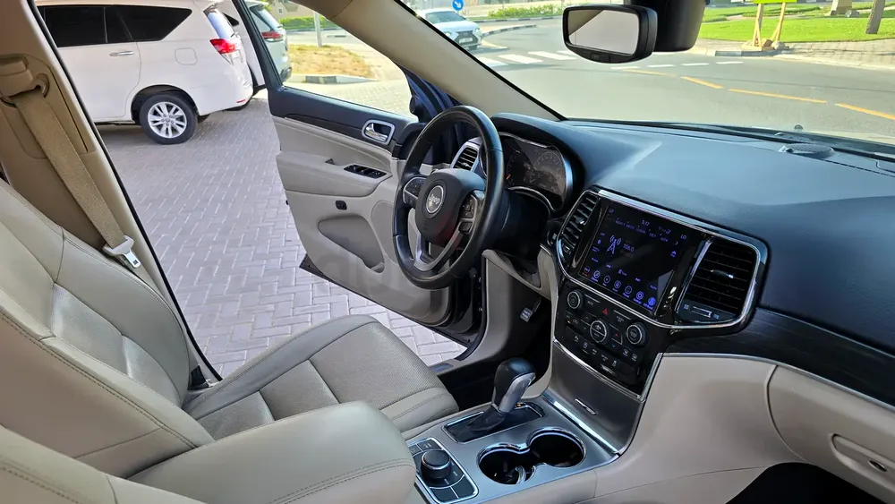 Jeep Grand Cherokee v6 Limited Full Service Agency - Image 8