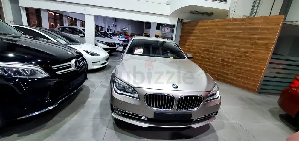 BMW 740Li Executive | GCC Specs | Excellent Condition | New Battery and Tyres - Image 13