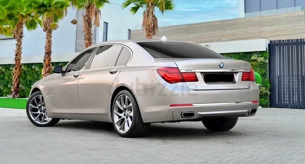 BMW 740Li Executive | GCC Specs | Excellent Condition | New Battery and Tyres - Image 4