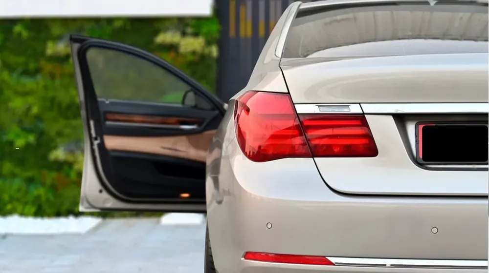 BMW 740Li Executive | GCC Specs | Excellent Condition | New Battery and Tyres - Image 5