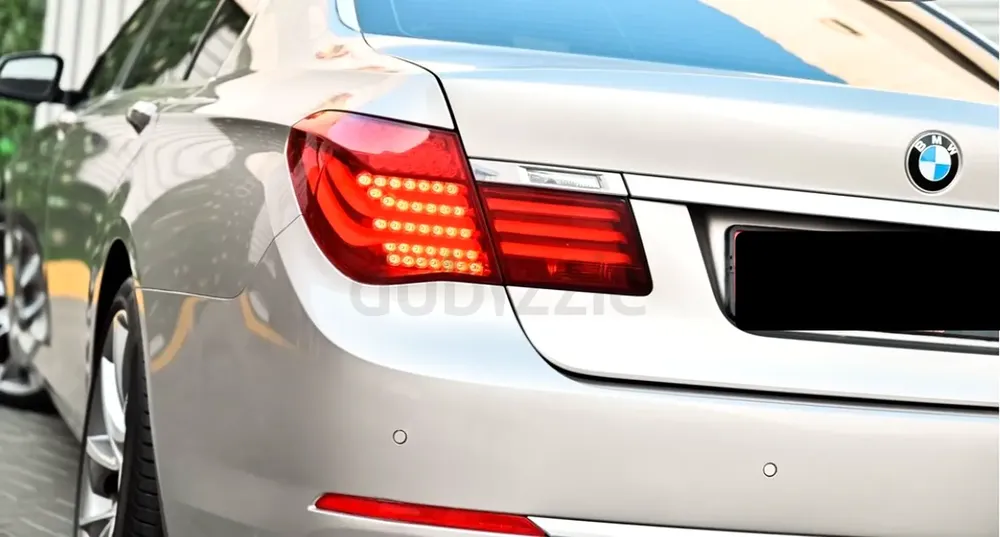 BMW 740Li Executive | GCC Specs | Excellent Condition | New Battery and Tyres - Image 6