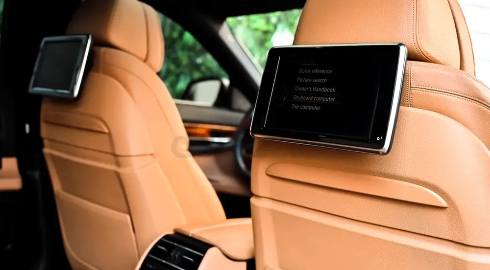 BMW 740Li Executive | GCC Specs | Excellent Condition | New Battery and Tyres - Image 8