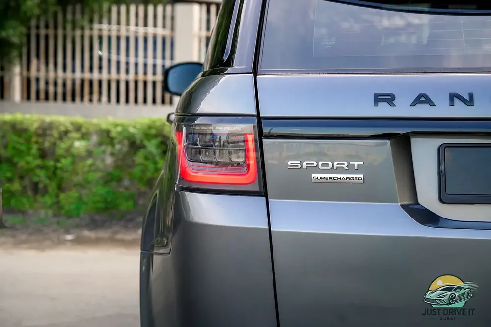 2019 Range Rover Sport V8 Supercharged P525 | Al Tayer Warranty | Full Agency | GCC - Image 8