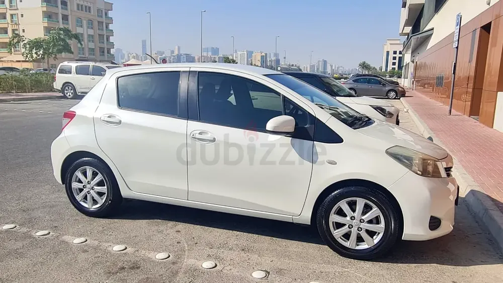 2014 YARIS H/B TOYOTA SERVICE HISTORY AL FUTTAIM ONE OWNER MADE IN JAPAN LAST MODEL NEW TYRES - Image 11