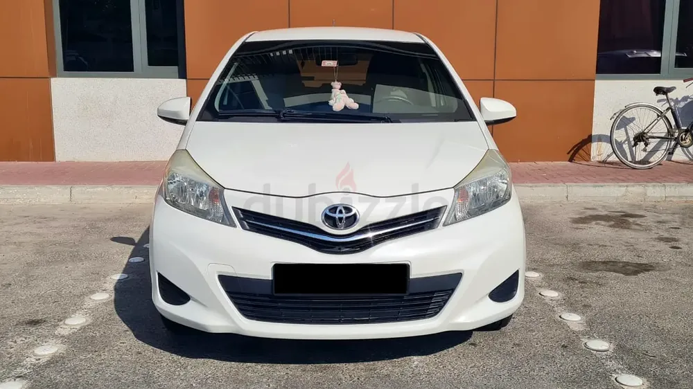 2014 YARIS H/B TOYOTA SERVICE HISTORY AL FUTTAIM ONE OWNER MADE IN JAPAN LAST MODEL NEW TYRES - Image 13