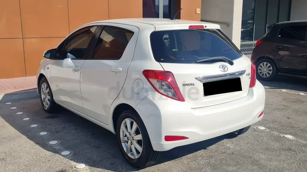 2014 YARIS H/B TOYOTA SERVICE HISTORY AL FUTTAIM ONE OWNER MADE IN JAPAN LAST MODEL NEW TYRES - Image 14