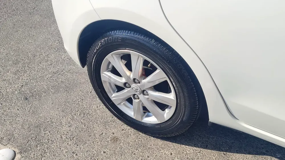 2014 YARIS H/B TOYOTA SERVICE HISTORY AL FUTTAIM ONE OWNER MADE IN JAPAN LAST MODEL NEW TYRES - Image 15
