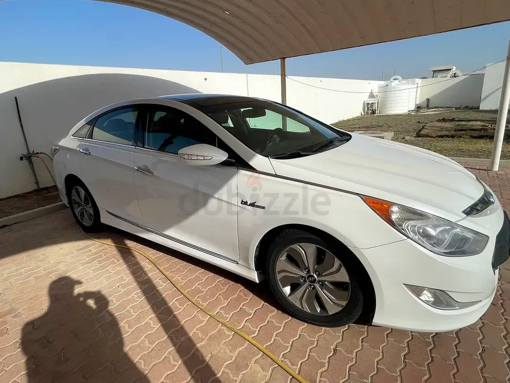 Very clean Hyundai sonata hybrid - Image 4