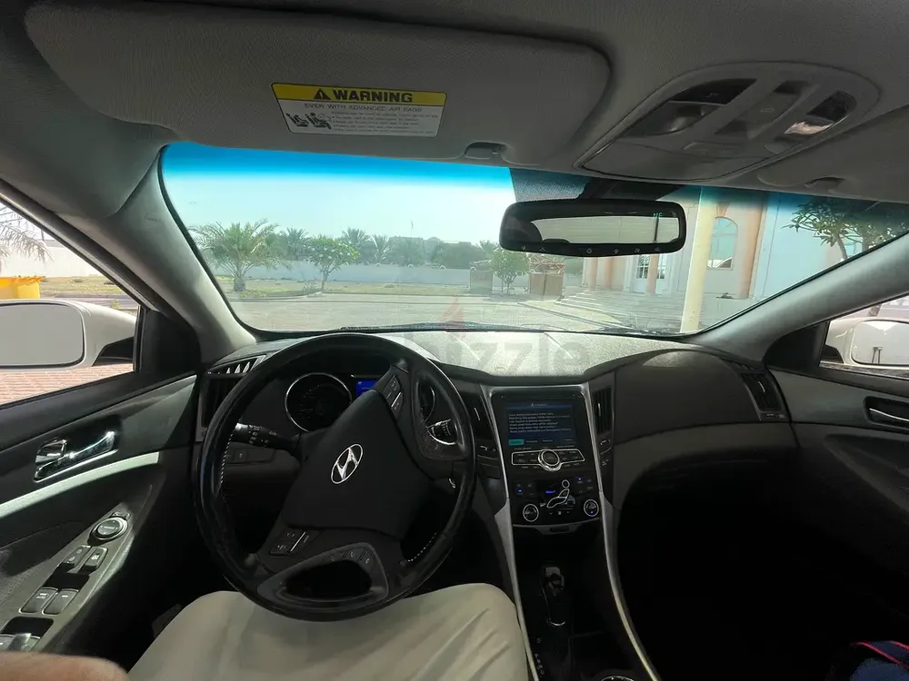 Very clean Hyundai sonata hybrid - Image 5