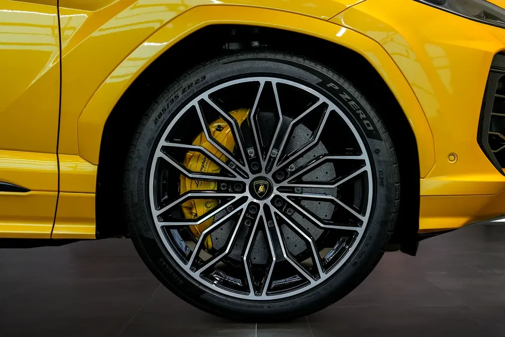 Lamborghini URUS SE 2025 | Certified Pre-Owned | Dealer Warranty | Service Contract - Image 6