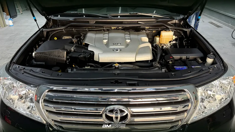 Brand new | Zero mileage | Toyota Land Cruiser 200 VXR 2010 | GCC Specs | V8 Power - Image 13