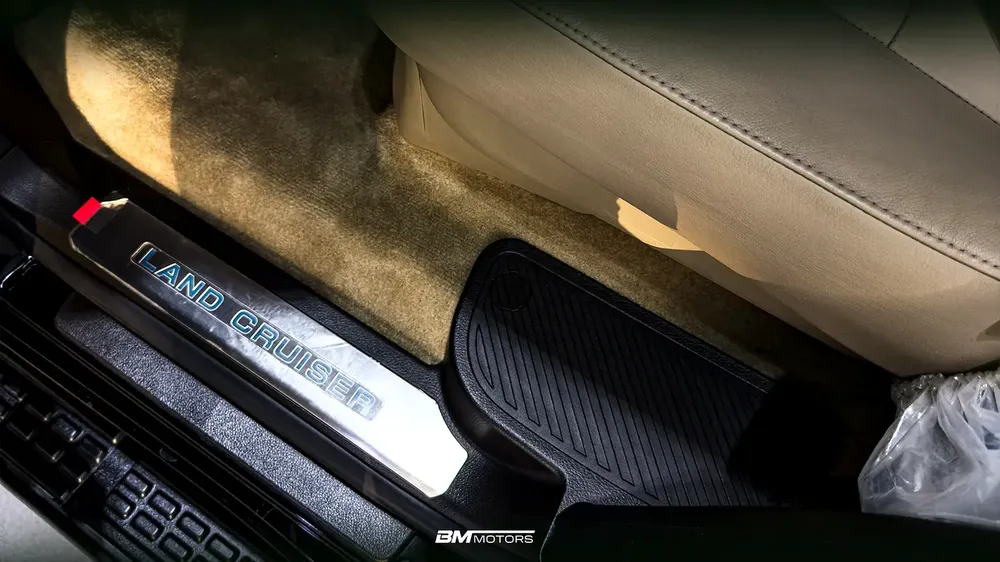 Brand new | Zero mileage | Toyota Land Cruiser 200 VXR 2010 | GCC Specs | V8 Power - Image 14
