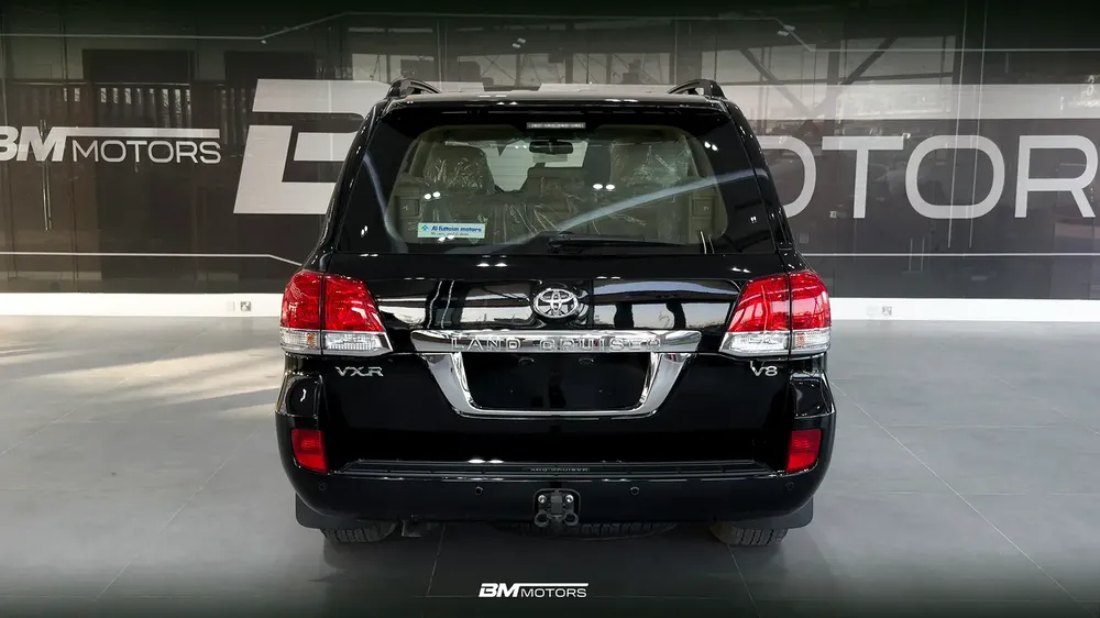 Brand new | Zero mileage | Toyota Land Cruiser 200 VXR 2010 | GCC Specs | V8 Power - Image 4