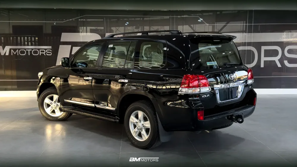 Brand new | Zero mileage | Toyota Land Cruiser 200 VXR 2010 | GCC Specs | V8 Power - Image 6