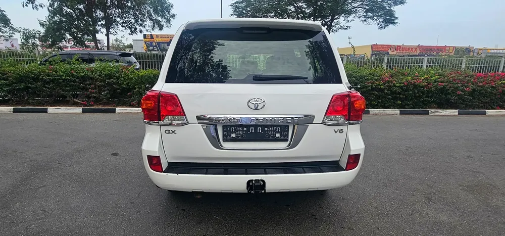 TOYOTA LAND CRUISER GXR V6 (MANUEL GEAR) MODEL 2013 ACCIDENT FREE ORIGINAL PAINT - Image 5