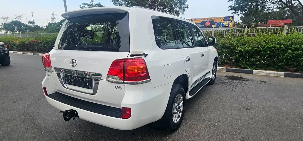 TOYOTA LAND CRUISER GXR V6 (MANUEL GEAR) MODEL 2013 ACCIDENT FREE ORIGINAL PAINT - Image 6