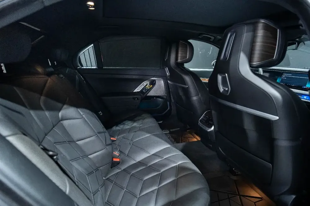 2025 BMW M760i | American Specs | Pristine Condition - Image 10