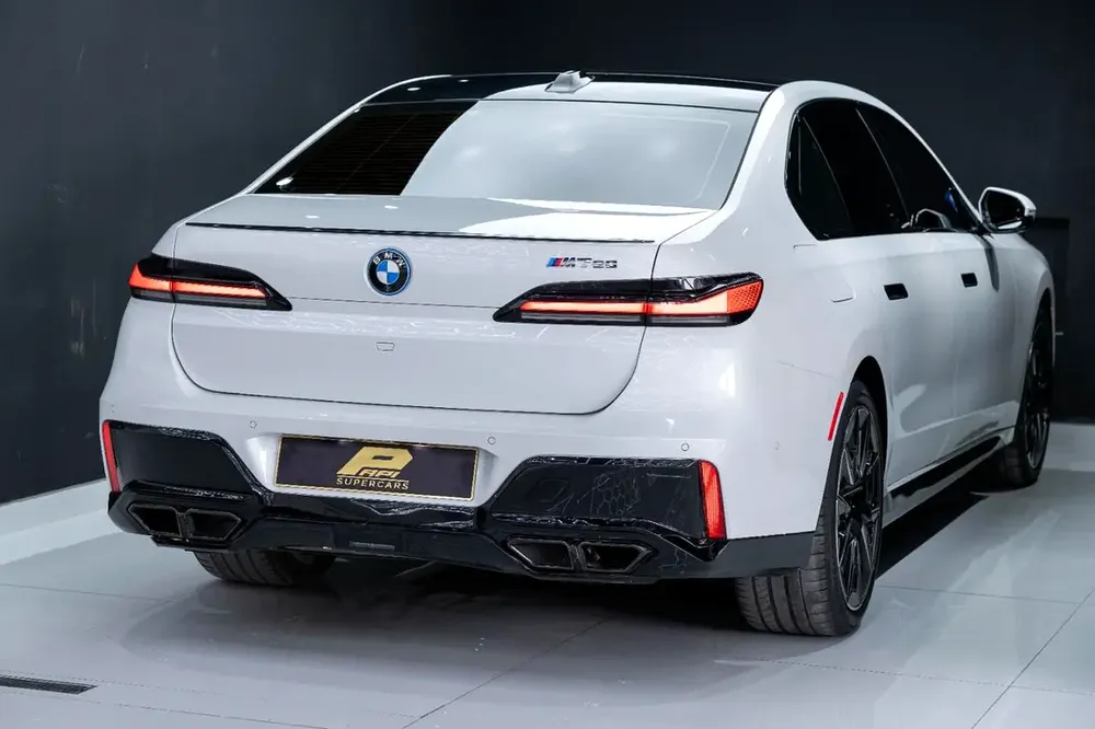 2025 BMW M760i | American Specs | Pristine Condition - Image 12