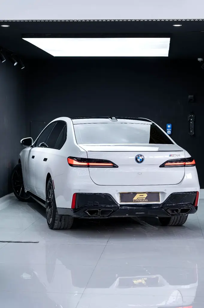 2025 BMW M760i | American Specs | Pristine Condition - Image 15