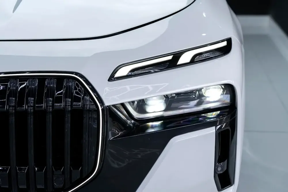 2025 BMW M760i | American Specs | Pristine Condition - Image 4