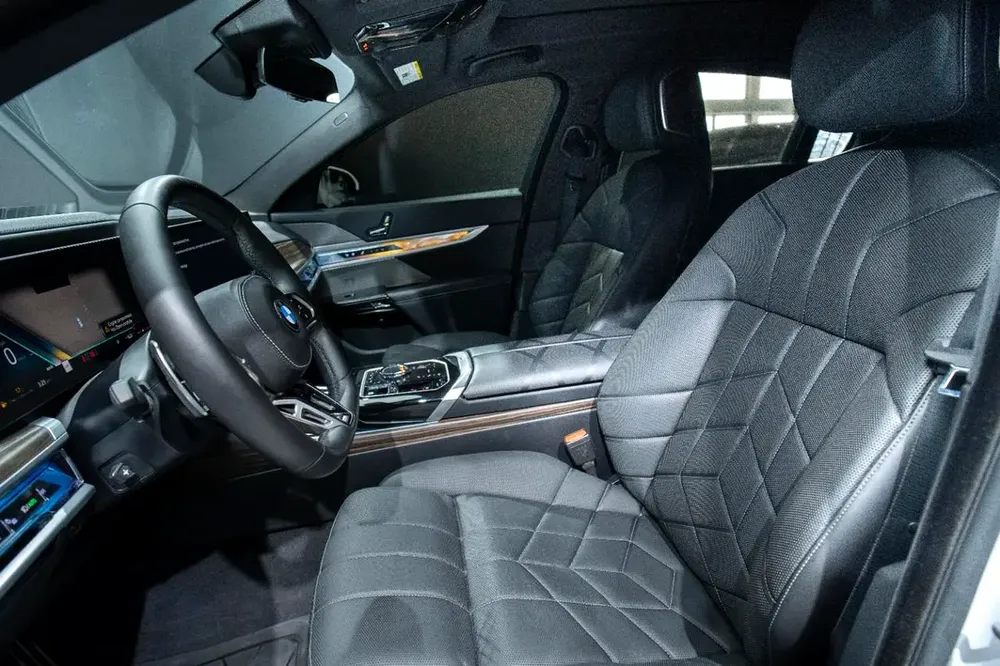 2025 BMW M760i | American Specs | Pristine Condition - Image 5