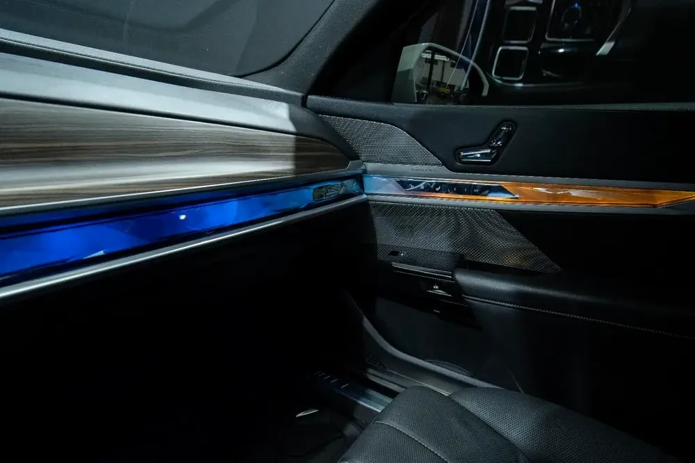 2025 BMW M760i | American Specs | Pristine Condition - Image 8